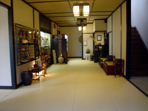 �{�T����@�b��E�т̏h�y�����s���z