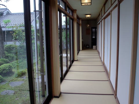 �{�T����@�b��E�т̏h�y�����s���z